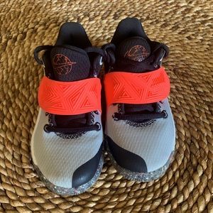 Khyrie Irving flytrap 3 basketball sneakers gently used